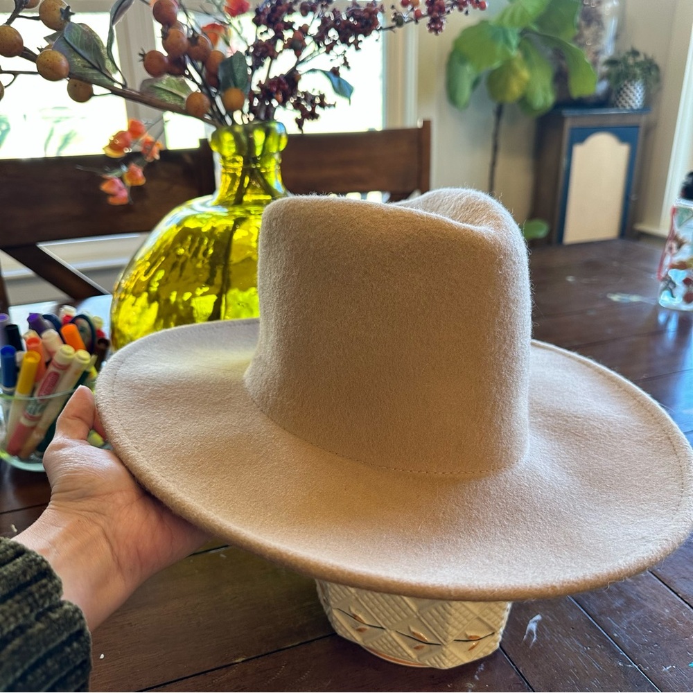 Universal thread hat
